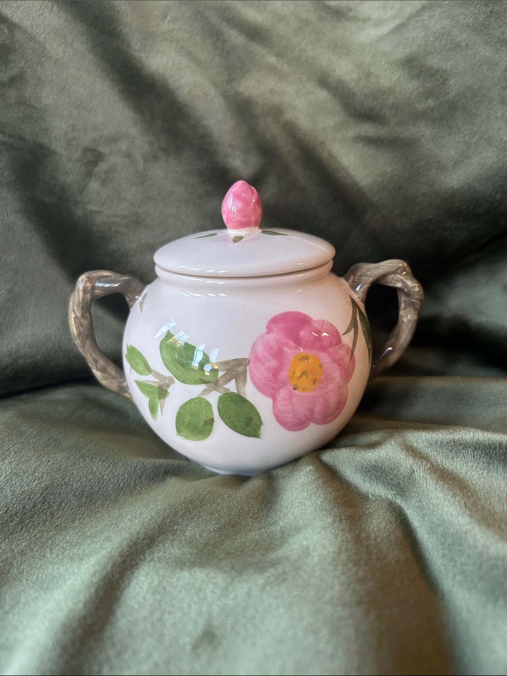 Franciscan sugar bowl. No chips or cracks made in England